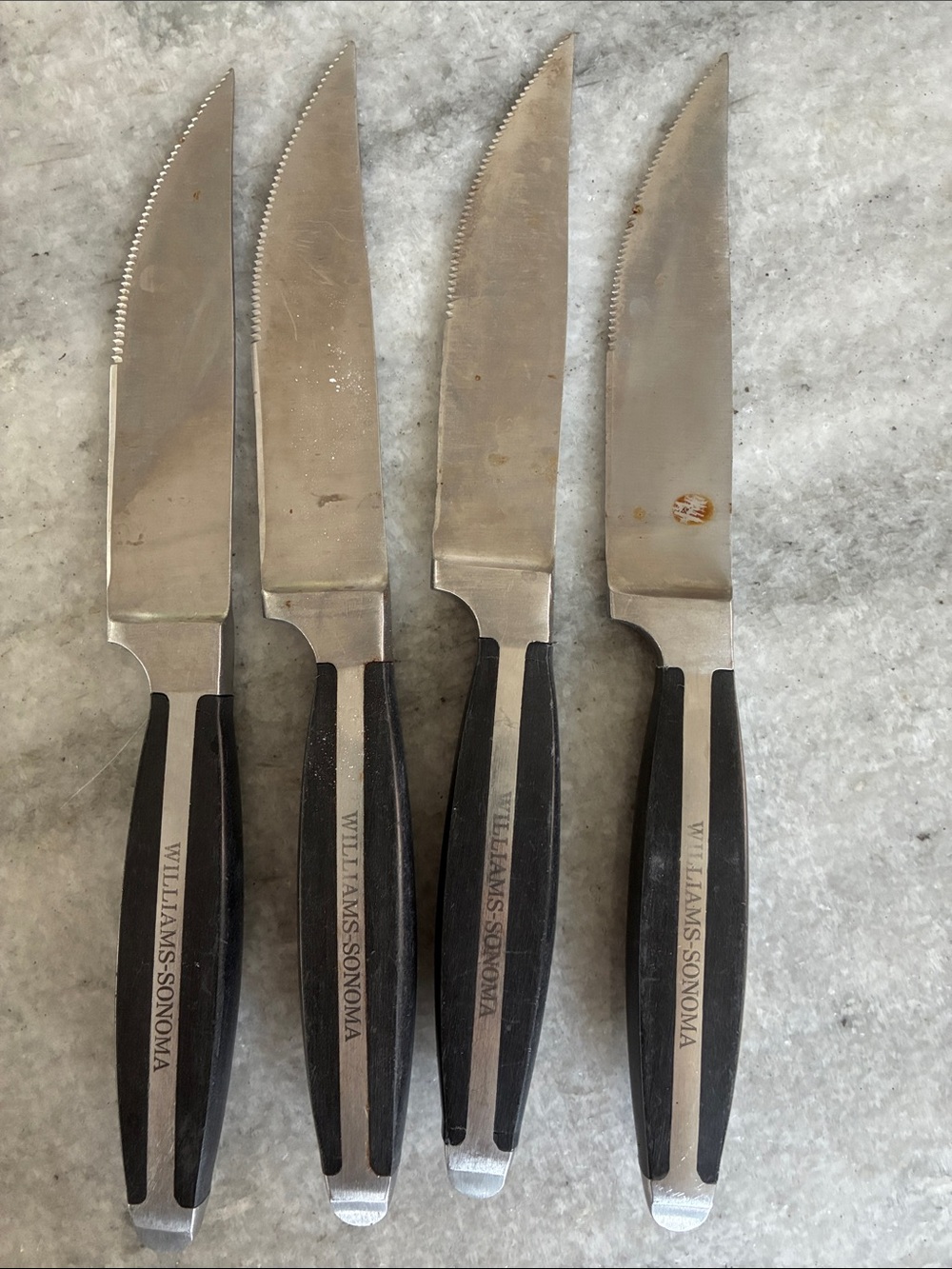 William Sonoma steak knives (4)